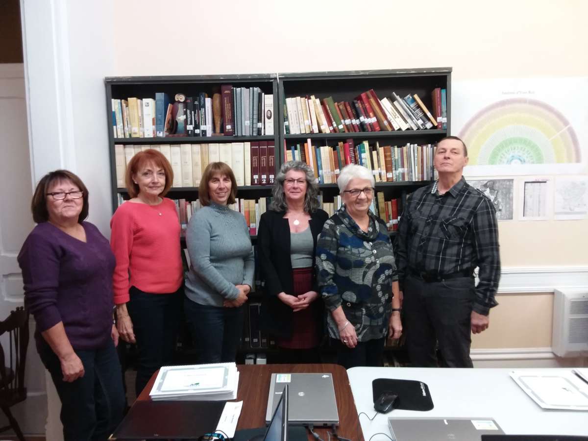 Participants &agrave; un cours de g&eacute;n&eacute;alogie donn&eacute; par Kathleen Juneau Roy MGA