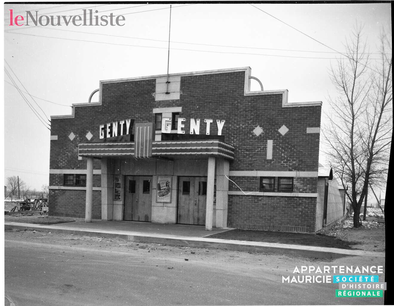 Le th&eacute;&acirc;tre Genty. Il fut inaugur&eacute; le 24 novembre 1951 avec la pr&eacute;sentation du film &laquo; La fille et le gar&ccedil;on &raquo;. Son propri&eacute;taire &eacute;tait Jean-Ren&eacute; Beauchesne. Il fut d&eacute;moli en 1986. Il 